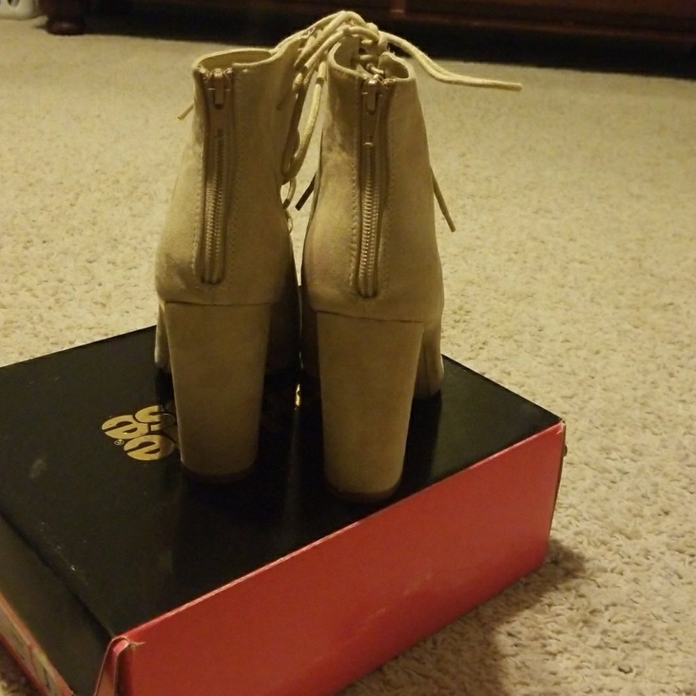 Heel - Picture 3 of 3